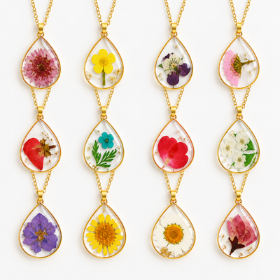 Doce collares de gota con flores prensadas de distintos colores